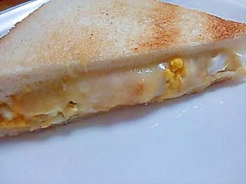 王道(＾＾)卵とツナのチーズとろーりサンド